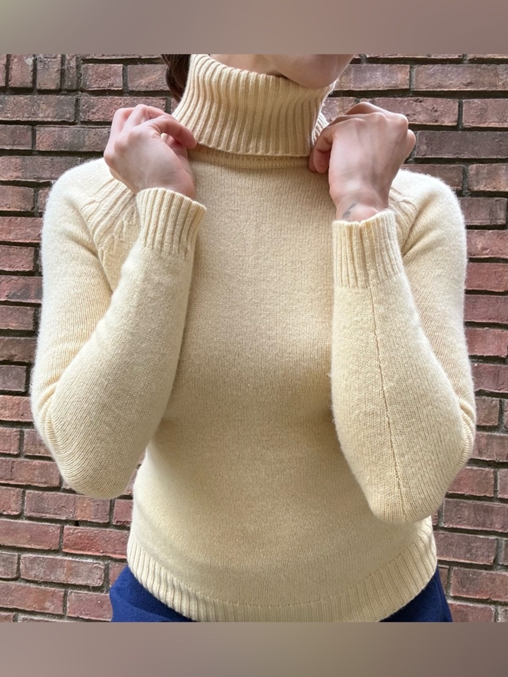 100% cashmere turtleneck pale yellow